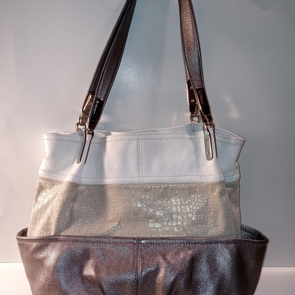 B. Makowsky Metallic Color Block Tote Bag - Picture 4 of 9